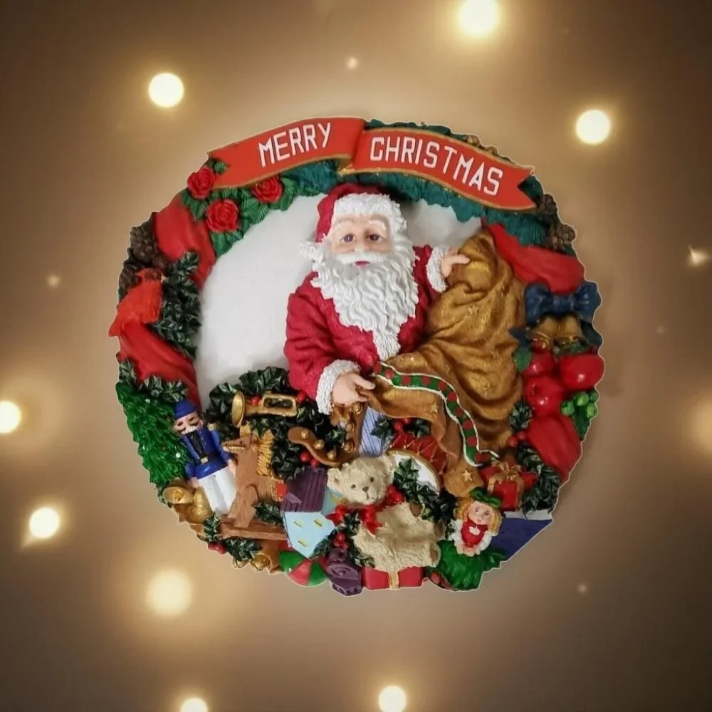 Vintage Resin Merry Christmas Santa Wreath With Bag and Presents. - Picture 2 of 5